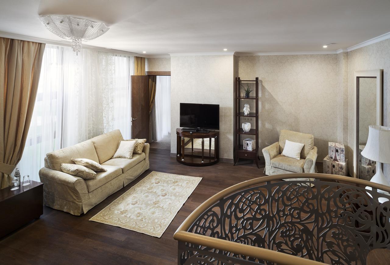 Superior Golf And Spa Resort Kharkiv Bagian luar foto