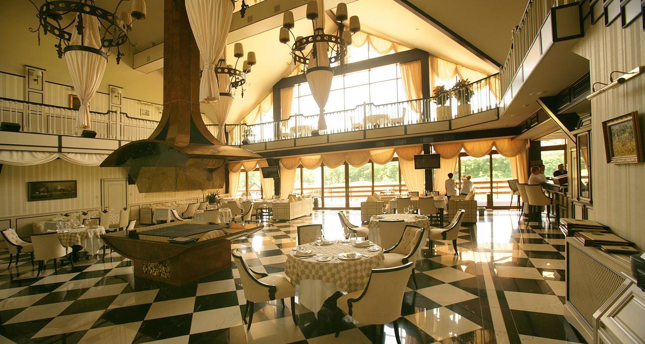 Superior Golf And Spa Resort Kharkiv Bagian luar foto