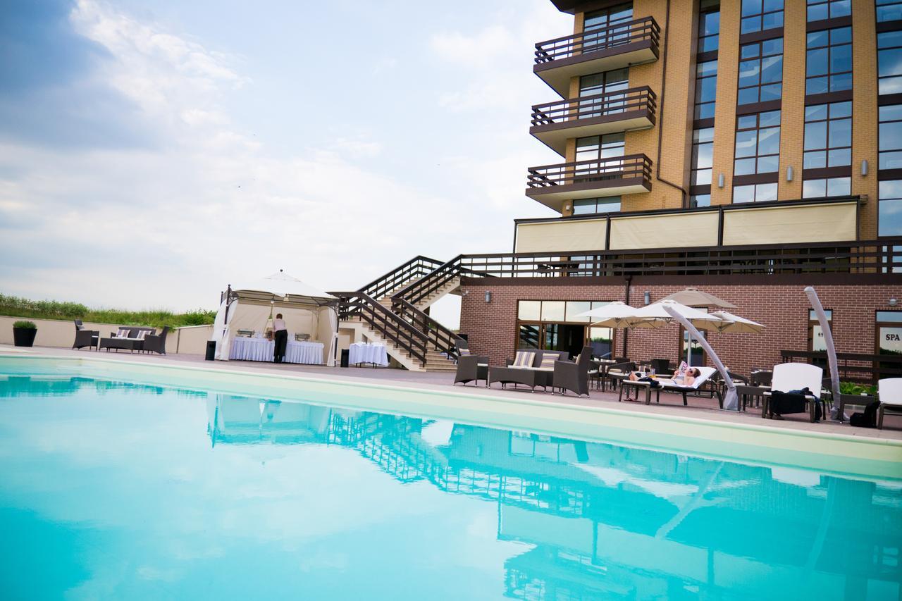 Superior Golf And Spa Resort Kharkiv Bagian luar foto