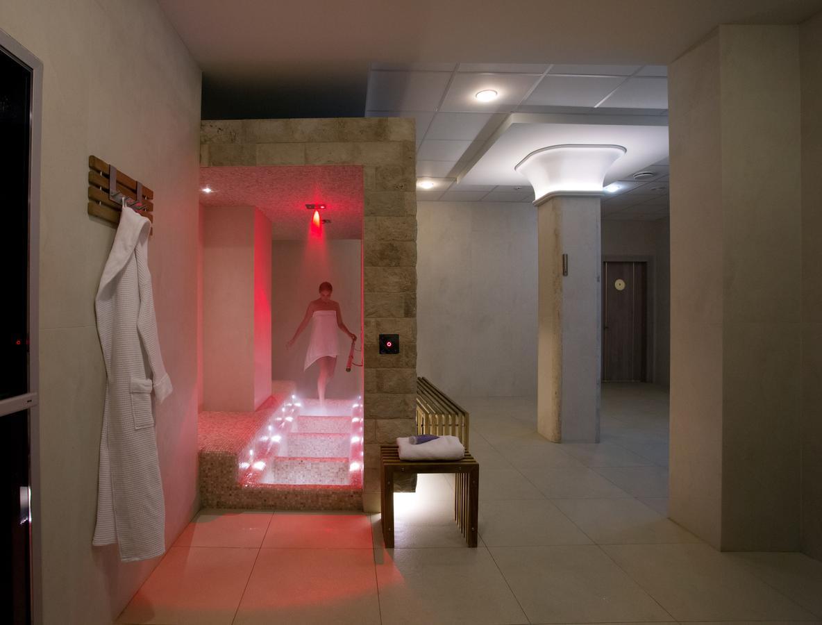 Superior Golf And Spa Resort Kharkiv Bagian luar foto