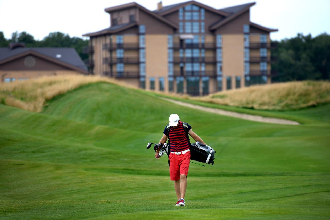 Superior Golf And Spa Resort Kharkiv Bagian luar foto