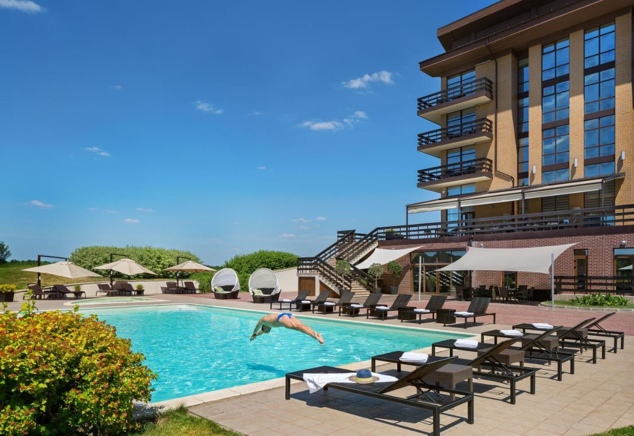 Superior Golf And Spa Resort Kharkiv Bagian luar foto