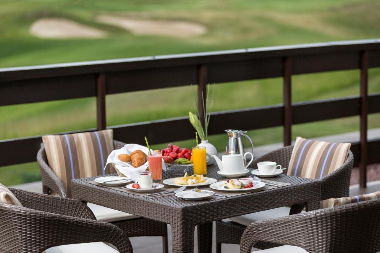 Superior Golf And Spa Resort Kharkiv Bagian luar foto