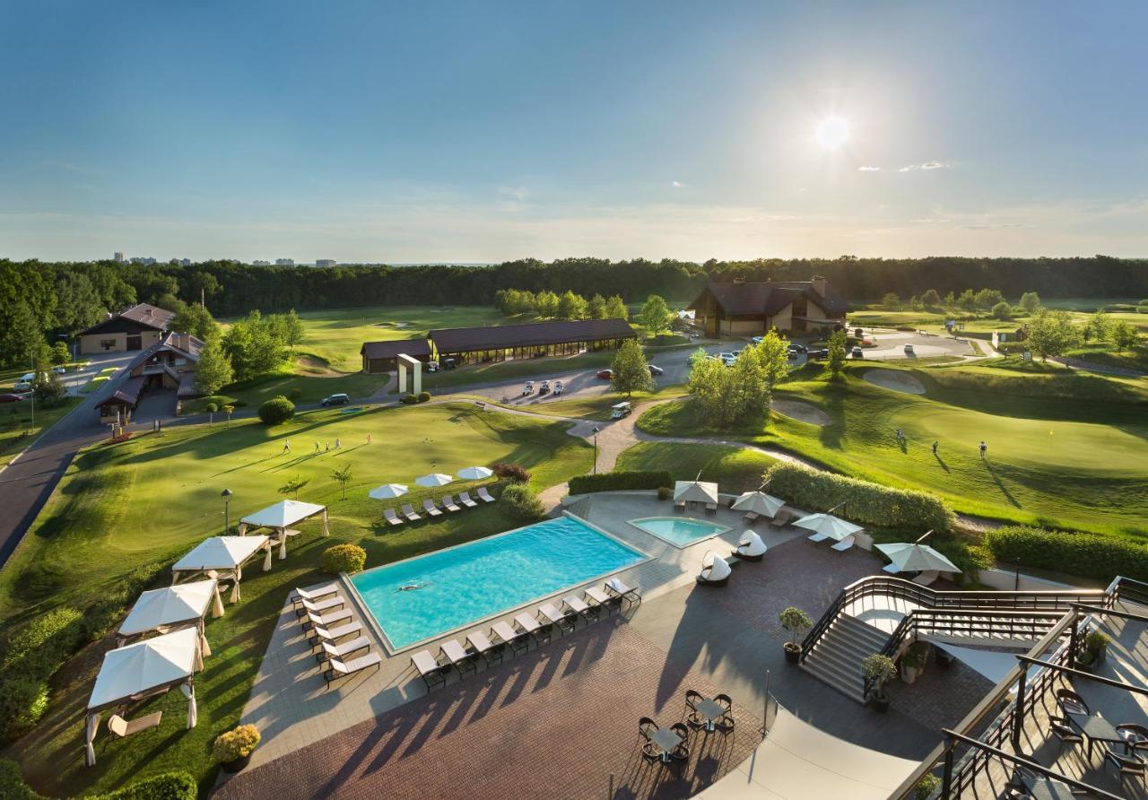 Superior Golf And Spa Resort Kharkiv Bagian luar foto