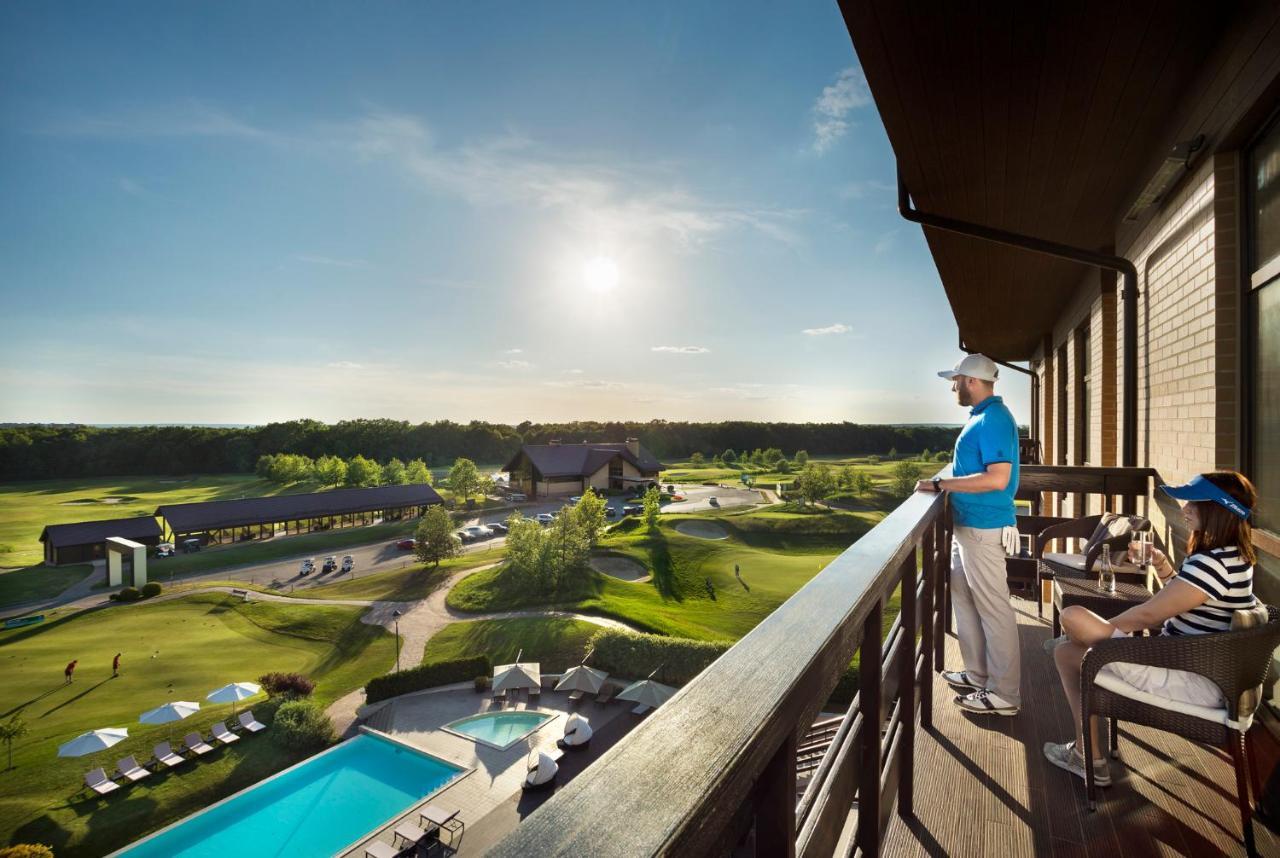 Superior Golf And Spa Resort Kharkiv Bagian luar foto